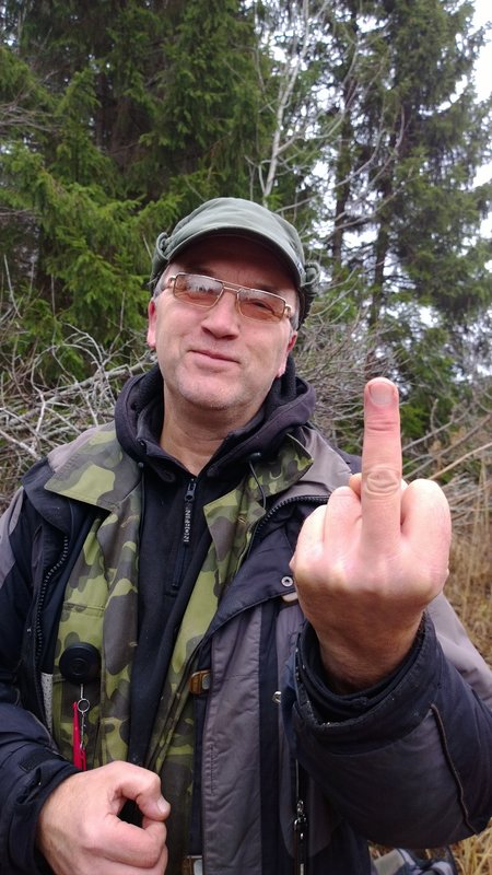 Игорь Варнава с пальцем1.jpg